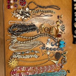 32 pieces huge lot jewelry-vintage to now. Earrings, brooches and more-Murano